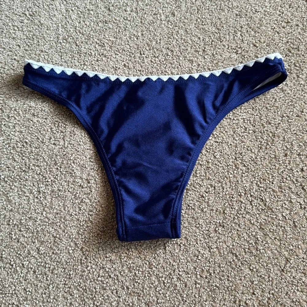 029 NWOT Halter Tie Criss Cross Bikini Set - Size Small‎